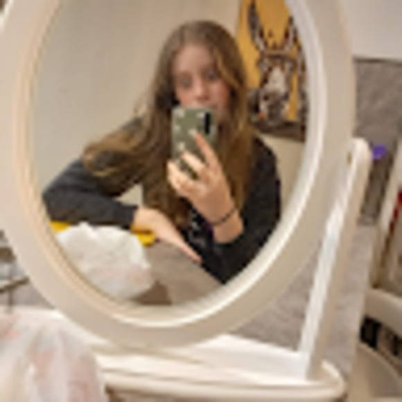 Meet your Posher, Elsa - Picture 1 of 1